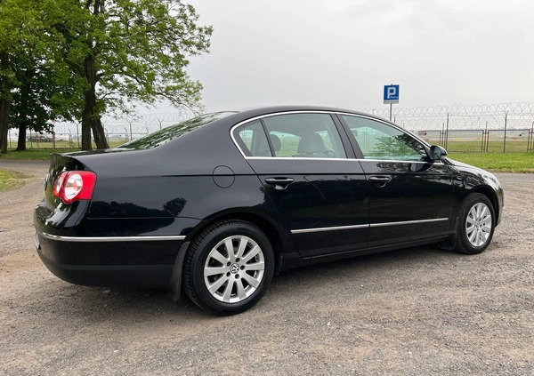 Volkswagen Passat cena 23900 przebieg: 225882, rok produkcji 2010 z Poznań małe 466